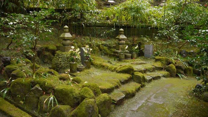 東慶寺 駆け出し女と駆け込み男 舞台 鎌倉 墓地