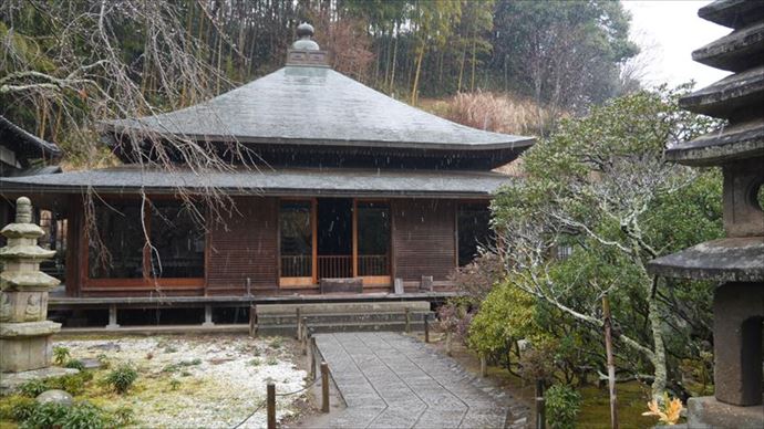 東慶寺 駆け出し女と駆け込み男 舞台 鎌倉 本堂