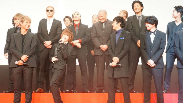 映画 High Low 舞台挨拶にゴールデンボンバーも 樽美酒が用意した小ネタとは Cinemas Plus