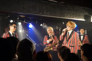 観客がスマホでmvを撮影 エンタメジャズ カルメラ ツアーファイナルのライブレポート Cinemas Plus 観客がスマホでmvを撮影 エンタメジャズ カルメラ ツアーファイナルのライブレポート Cinemas Plus