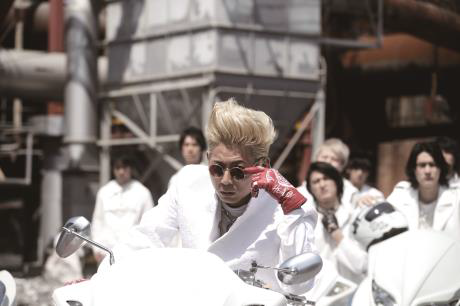 ボンネット日向に雨宮兄弟 佇むスモーキー ハイロー3 Sword各リーダーの場面写真が解禁 Cinemas Plus