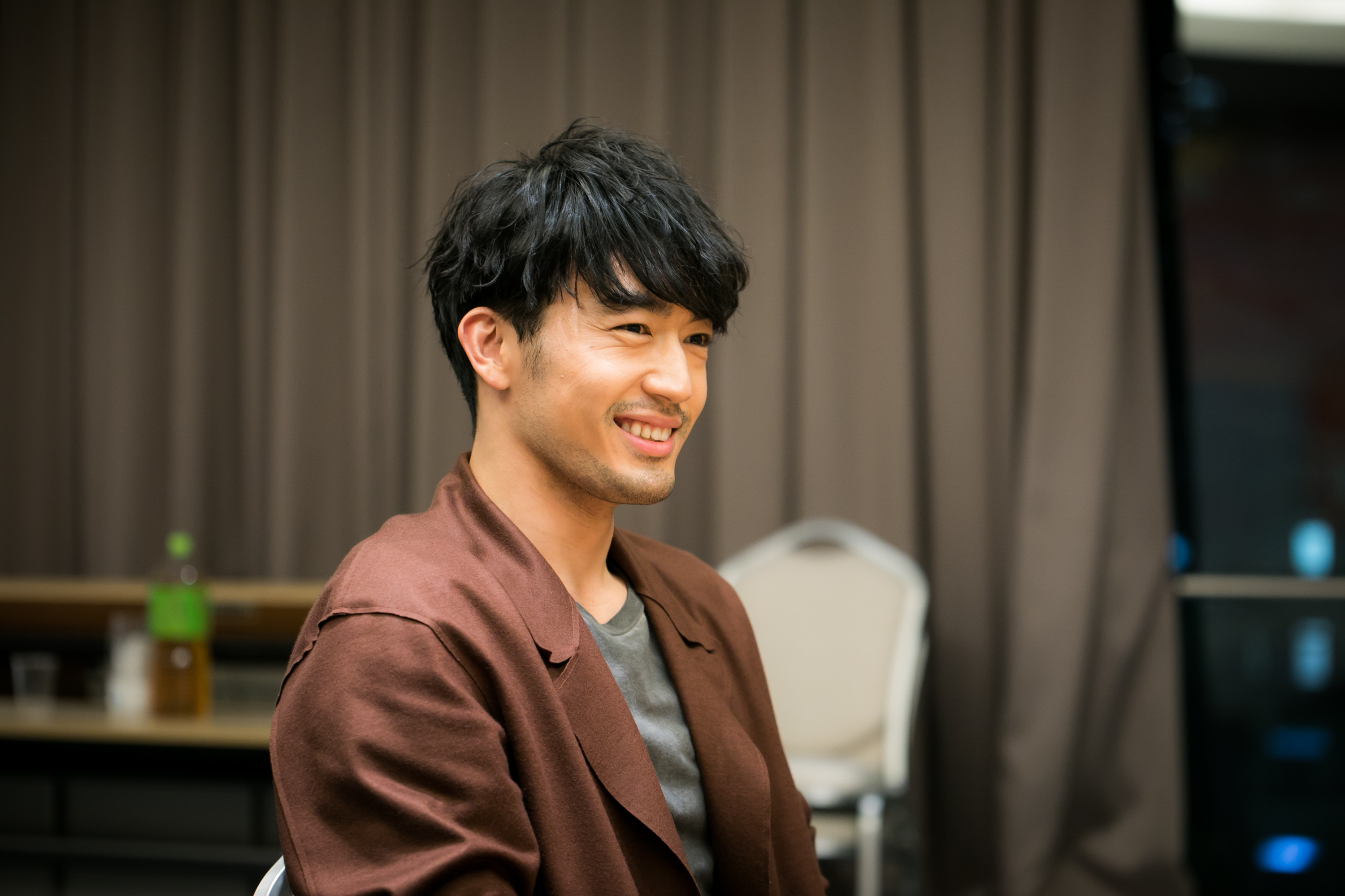 大谷亮平 本田翼 チェイス の面白さと重厚さを語る 爆笑入り交じる独占インタビュー Cinemas Plus