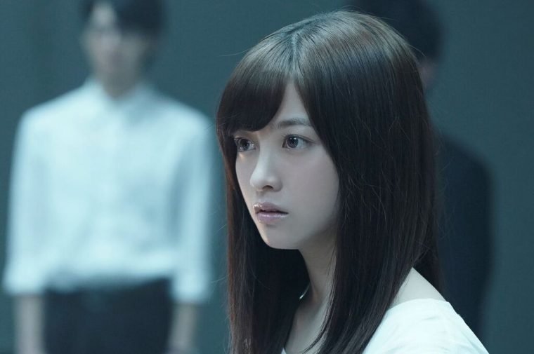 を 女優 死 演じる