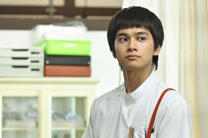 北村匠海の無視できない魅力 Night Doctor にじいろカルテ で魅せる医療従事者の表情 Cinemas Plus